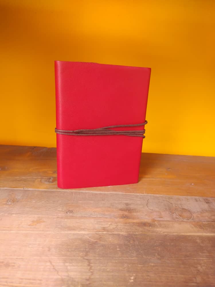 دفتر چرم بز رنگ قرمز